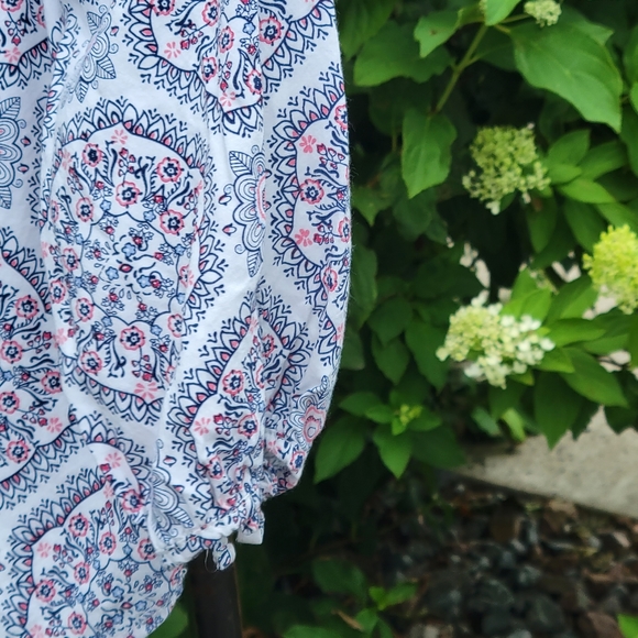 Epic Threads cold shoulder blue pink floral pattern smocked top Medium - Picture 6 of 9